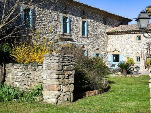 Einfamilienhaus zum Kauf 1.260.000 € 11 Zimmer 331 m² 6.600 m² Grundstück UZES 30700
