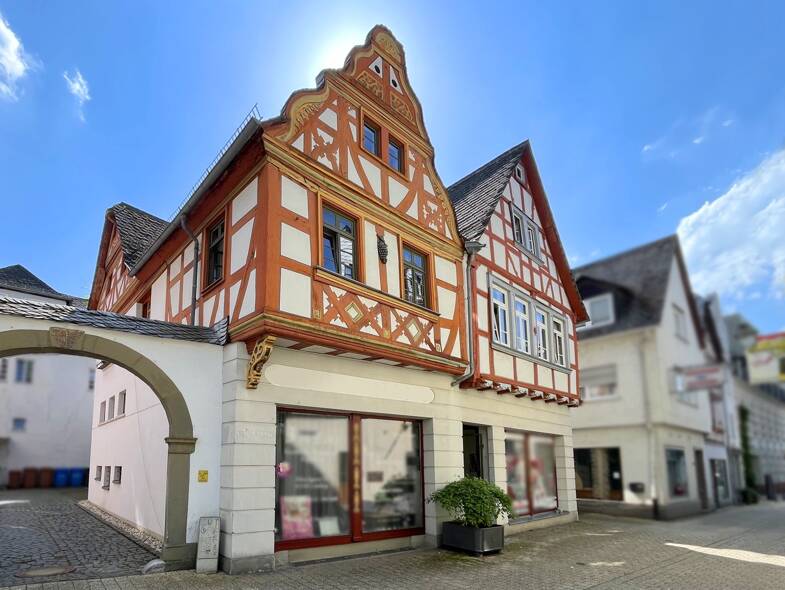 Wohn- und Geschäftshaus zum Kauf als Kapitalanlage geeignet 540.000 € 13 Zimmer 322 m² 180 m² Grundstück Limburg Limburg 65549
