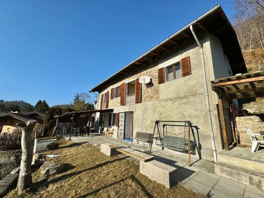 Haus zum Kauf 245.000 € 4 Zimmer 171 m² 1.616 m² Grundstück frei ab sofort Dumenza 21010