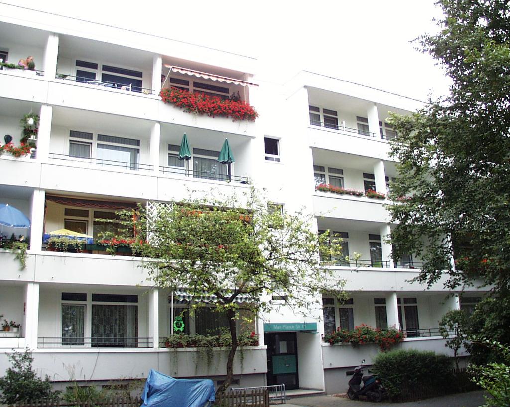 Wohnung zur Miete 849 € 3,5 Zimmer 81,6 m²<br/>Wohnfläche 3.<br/>Geschoss 24.02.2025<br/>Verfügbarkeit Max-Planck-Straße 12 West Ratingen 40880