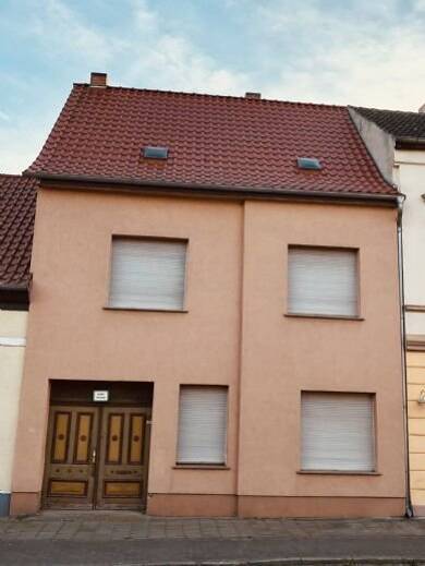 Reihenmittelhaus zum Kauf 99.000 € 9 Zimmer 134 m² 346 m² Grundstück frei ab sofort Magdeburger Straße Zerbst Zerbst/Anhalt 39261