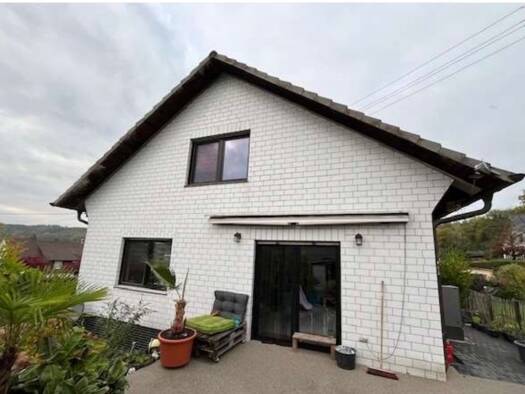 Mehrfamilienhaus zur Miete 1.300 € 4 Zimmer 115 m² 450 m² Grundstück frei ab 01.04.2026 Schladern Windeck 51570