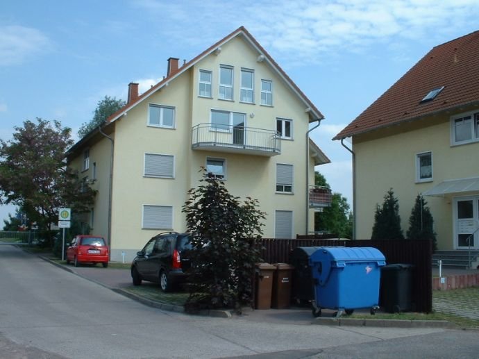 Wohnung zur Miete 350 € 1 Zimmer 46,4 m²<br/>Wohnfläche 3.<br/>Geschoss ab sofort<br/>Verfügbarkeit Eichsfeld 8 Zöschen Leuna 06237