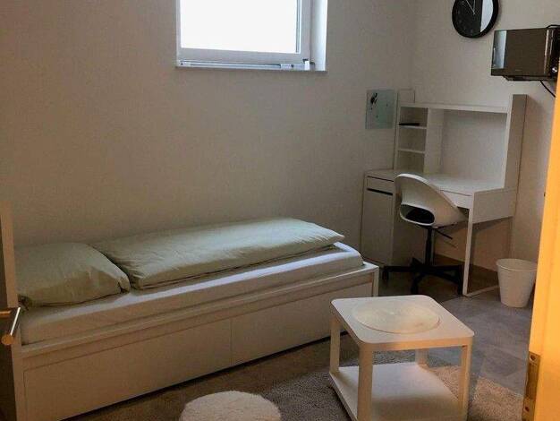 WG-Zimmer zur Miete Wohnen auf Zeit 550 € 13 m² frei ab 01.01.2026 Stammheim Stuttgart 70439