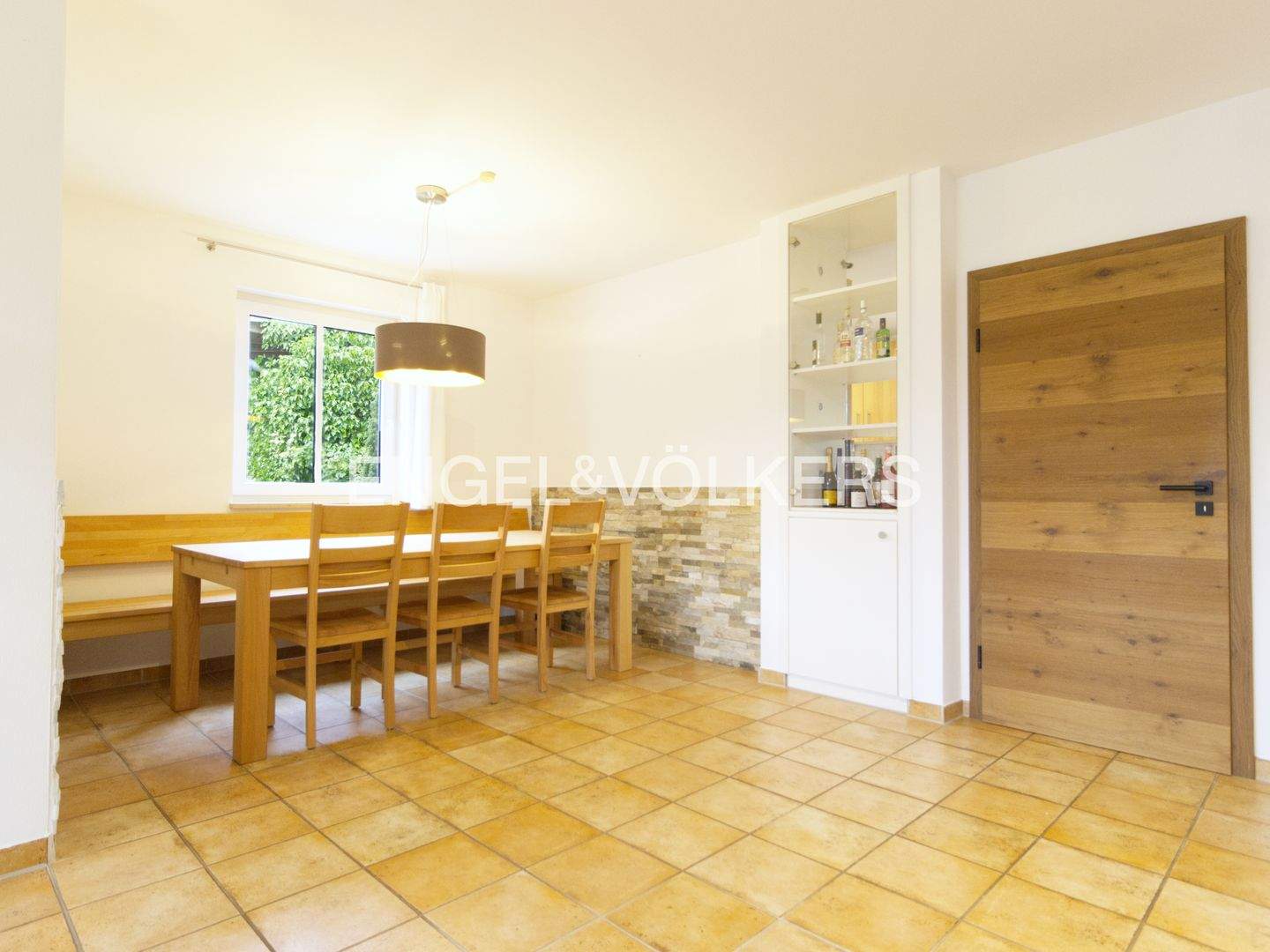 Immobilie in Brunn - Wohlfühloase: Großzügiges Einfamilienhaus                                                 mit Charme und Komfort - Bild 4