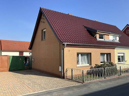 Doppelhaushälfte zum Kauf 89.000 € 3,5 Zimmer 95 m² 599 m² Grundstück frei ab sofort Schönborn 03253