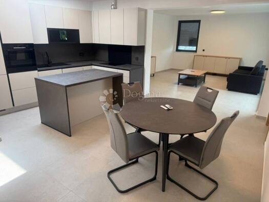 Wohnung zur Miete 1.199 € 3 Zimmer 105 m² 3. Geschoss Centar, Varazdin Varazdin