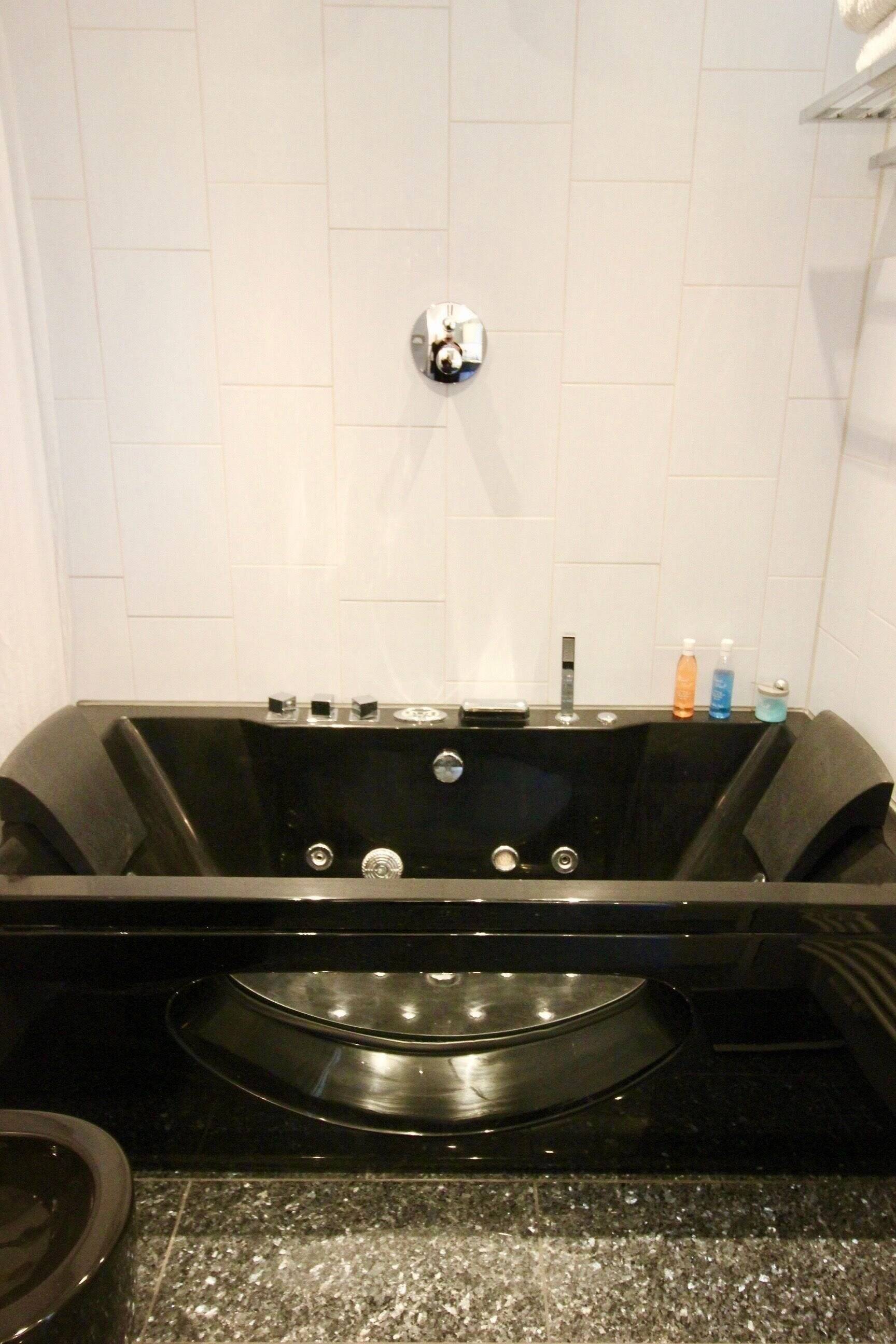 WEITBLICK Luxuswohnung - 2 Balkone - 2 CHICE Bäder - Whirlpool - mitten auf der legendären REEPERBAHN - aussergewöhnlich + besonders – Hamburg – Vorschaubild 17