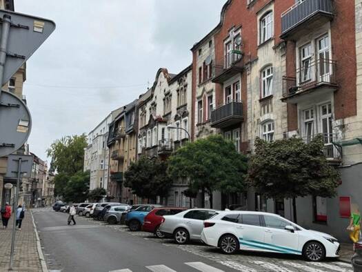 Haus zum Kauf 700.000 € 40 Zimmer 1.155 m² 666 m² Grundstück Chorzów 40-500