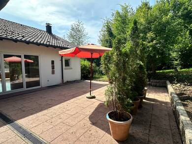 Einfamilienhaus zum Kauf 380.000 € 8 Zimmer 226 m² 1.500 m² Grundstück Wehingen 78564