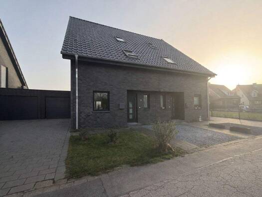 Doppelhaushälfte zur Miete 1.380 € 4 Zimmer 146 m² 250 m² Grundstück frei ab 01.06.2026 Oeding Südlohn / Oeding 46354