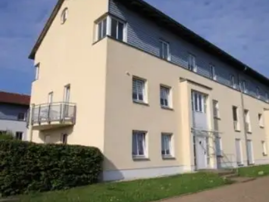 Wohnung zur Miete 350 € 2 Zimmer 56,4 m² frei ab 01.04.2026 Lindenallee 37 Auerbach 08209