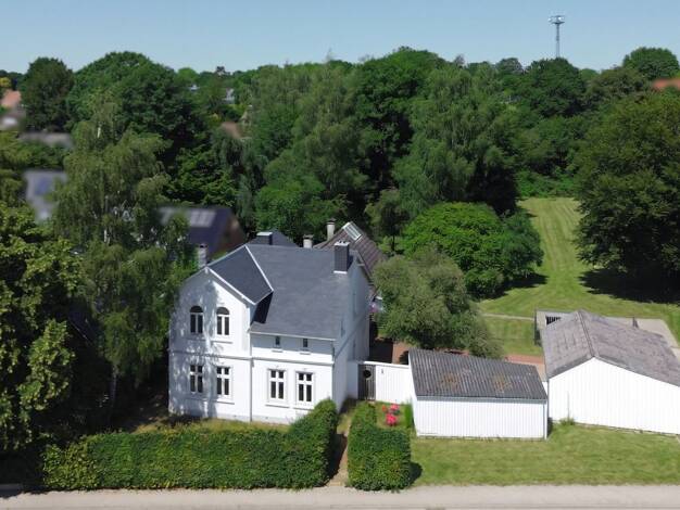 Villa zum Kauf 895.000 € 11 Zimmer 303 m² 1.155 m² Grundstück frei ab sofort Bad Bramstedt 24576