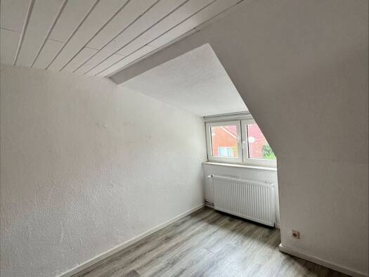 Wohnung zur Miete 700 € 4 Zimmer 90 m² Geschoss 1/1 frei ab sofort Loga Leer 26789