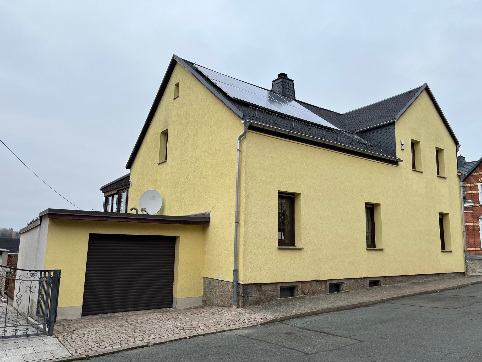 Einfamilienhaus zum Kauf 250.000 € 7 Zimmer 240 m²<br/>Wohnfläche 1.100 m²<br/>Grundstück Lengenfeld Lengenfeld 08485