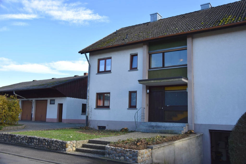 Einfamilienhaus zum Kauf 995.000 € 6 Zimmer 173 m²<br/>Wohnfläche 2.003 m²<br/>Grundstück 01.04.2025<br/>Verfügbarkeit Oberrotweil Vogtsburg im Kaiserstuhl 79235