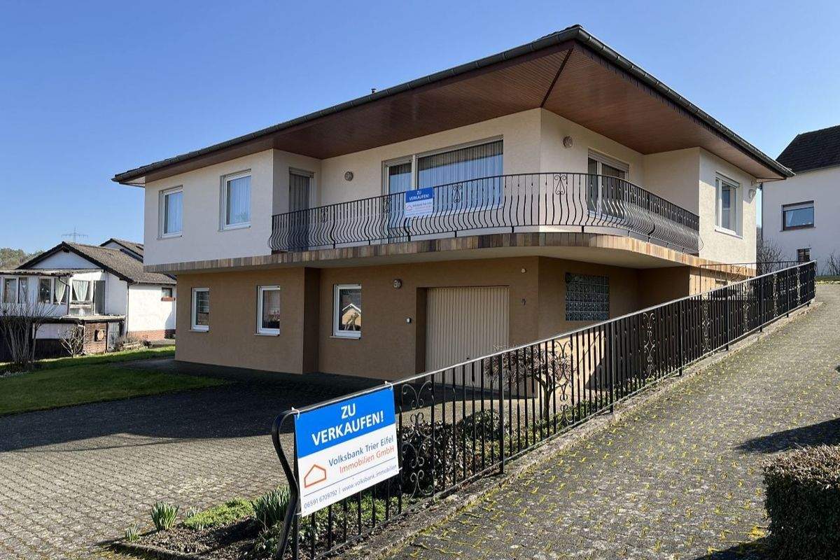 Immobilie in Gerolstein - Einfamilienhaus mit Einliegerwohnung und großem Grundstück in ruhiger Lage von Gerolstein-Lissingen - Bild 0