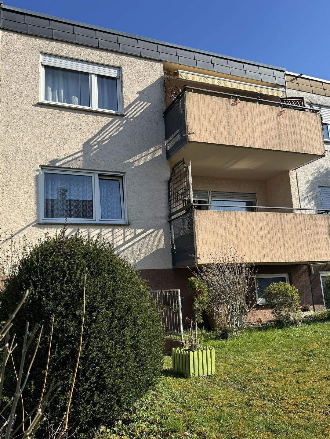 Immobilie in Remseck am Neckar - Vielseitiges Zweifamilienhaus: 2 Wohnungen, Balkon & flexible Nutzungsmöglichkeiten - Bild 3
