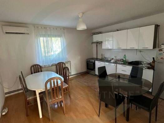 Einfamilienhaus zur Miete 2.200 € 9 Zimmer 160 m² Dugo Selo 10370
