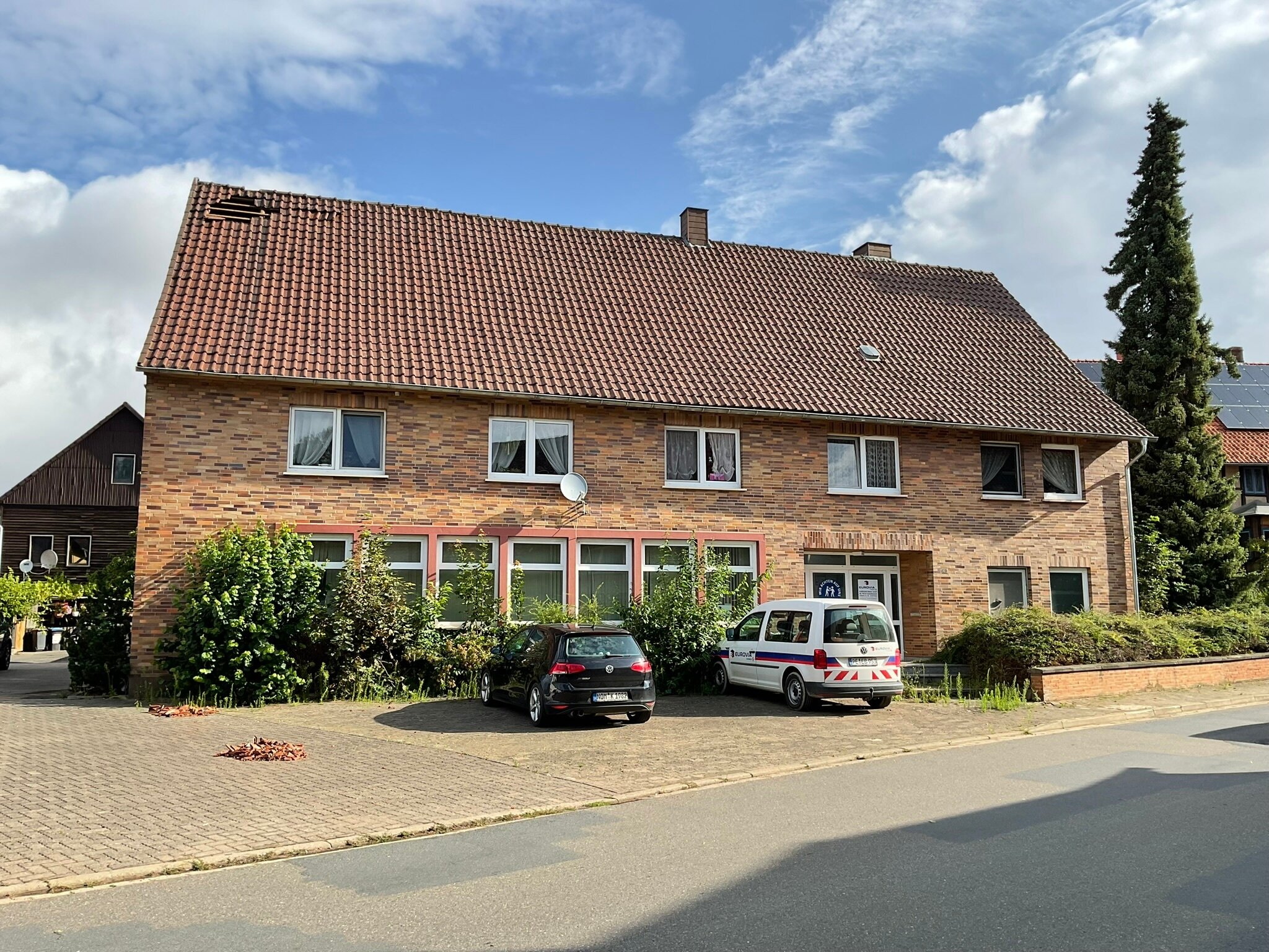 Mehrfamilienhaus zum Kauf provisionsfrei 200.000 € 12 Zimmer 320 m²<br/>Wohnfläche 1.031 m²<br/>Grundstück Fürst-Wildrich-Str. 28 Willershausen Kalefeld 37589