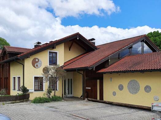 Mehrfamilienhaus zum Kauf 1.690.000 € 22 Zimmer 720 m² 1.500 m² Grundstück Neumarkt-Sankt Veit Neumarkt-Sankt Veit 84494