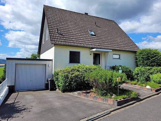 Einfamilienhaus zum Kauf 185.000 € 6 Zimmer 130 m² 672 m² Grundstück frei ab sofort Sonnenblick 7 Asbach Bad Hersfeld 36251