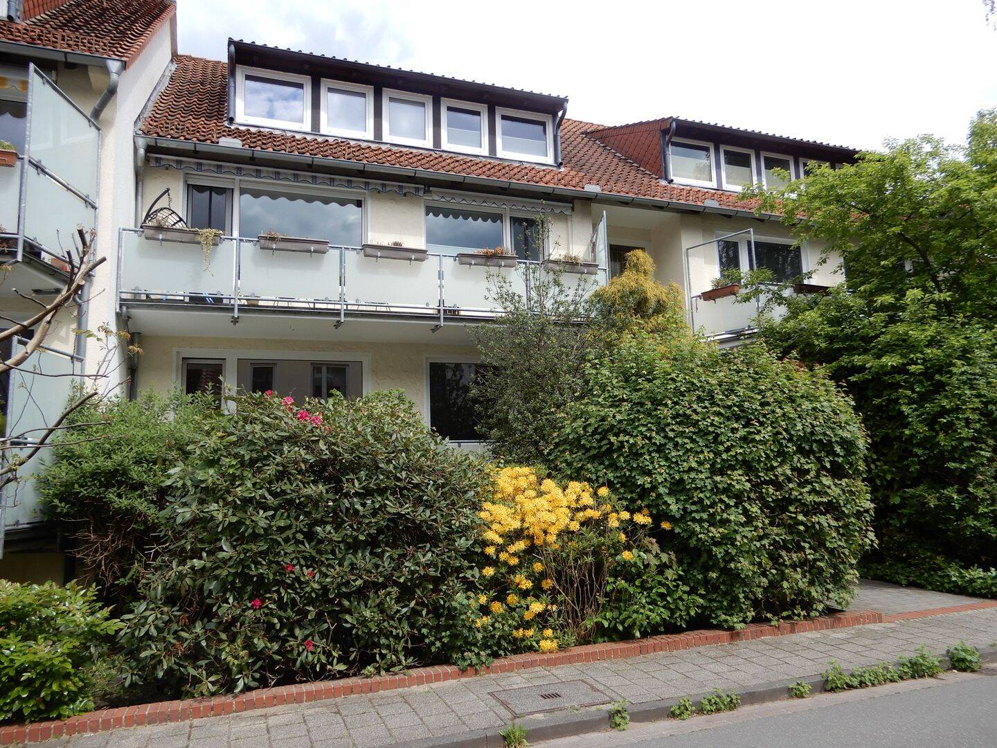 - VERKAUFT -Schwachhausen - Emil-Trinkler-Straße - 4 Zimmer Eigentumswohnung von 101m² mit Garage - Baujahr 1960 - Sanierungsbedarf