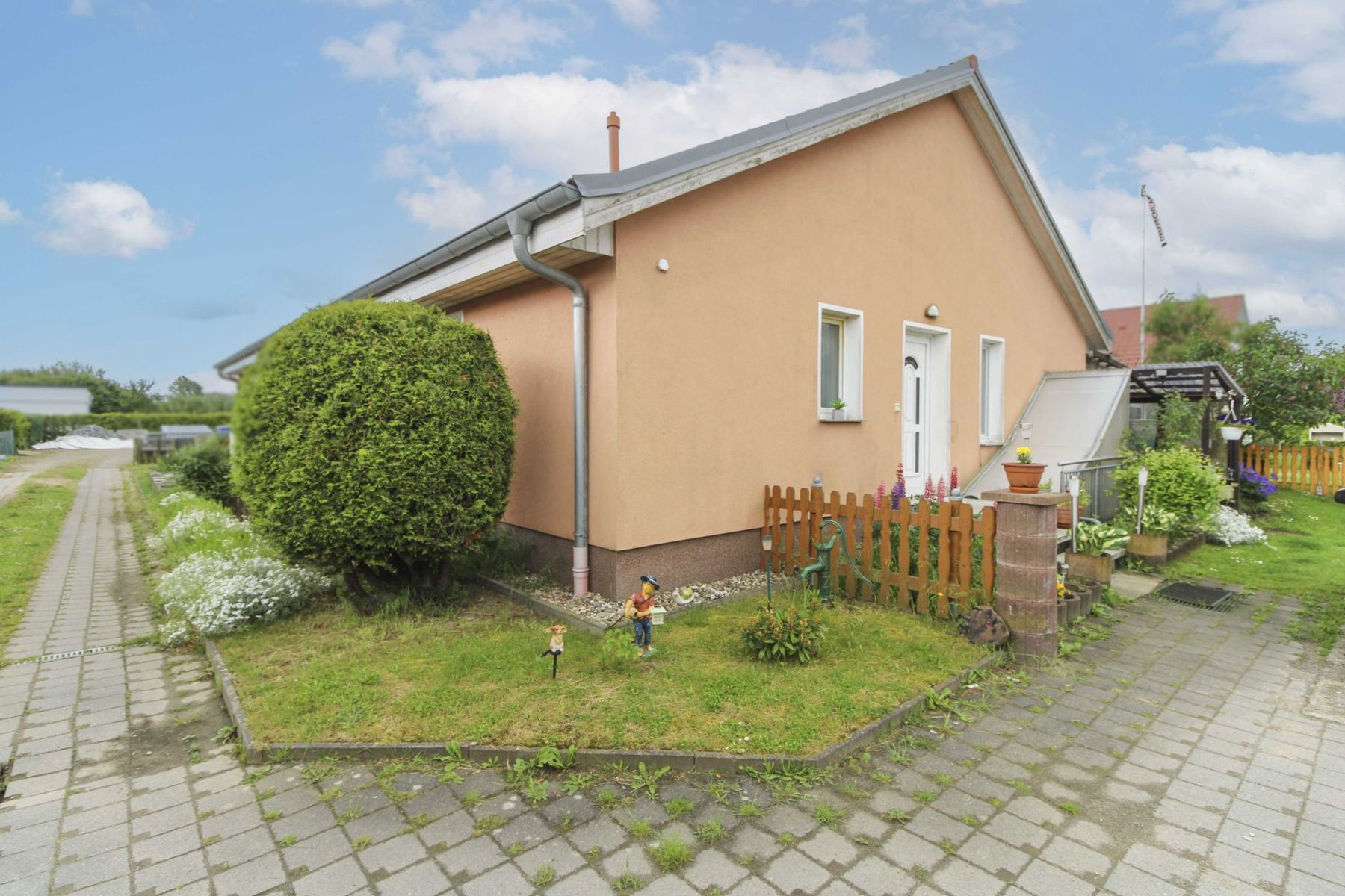 Immobilie zum Kauf als Kapitalanlage geeignet 4 Zimmer 70 m²<br/>Fläche 520,1 m²<br/>Grundstück Samtens Samtens 18573