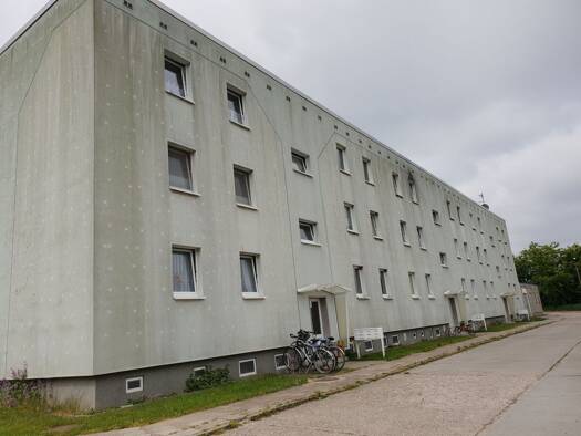 Wohnung zur Miete 475 € 4 Zimmer 72,6 m² EG Jasmunder Straße 3 Zirkow 18528