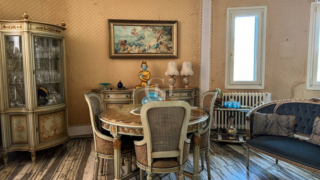 Einfamilienhaus zum Kauf 900.000 € 580,1 m² frei ab sofort Oria 72024