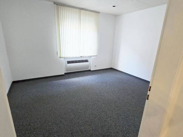Bürofläche zur Miete provisionsfrei 380 € 21 m² Bürofläche Klinglerstraße Ost Ost 70186
