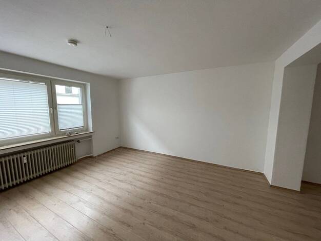Wohnung zur Miete 300 € 1 Zimmer 46 m² EG frei ab 01.12.2026 Hindenburgstraße 22 Innen Remscheid 42853