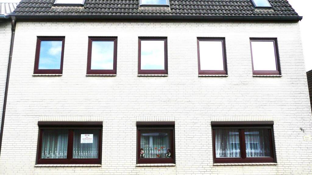 Stadthaus zum Kauf 265.000 € 5,5 Zimmer 152 m² 703 m² Grundstück Barmstedt 25355