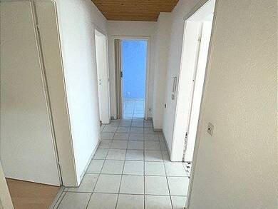 Wohnung zur Miete 670 € 2,5 Zimmer 61 m² Dachgeschoss, 2. Geschoss frei ab sofort Limbach Schwabach 91126