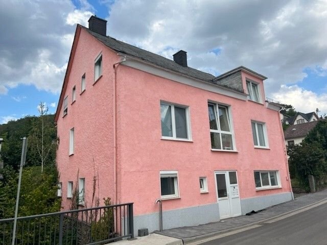 Mehrfamilienhaus zum Kauf als Kapitalanlage geeignet 379.000 € 12 Zimmer 275 m²<br/>Wohnfläche 412 m²<br/>Grundstück Wallner Nassau 56377