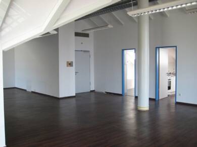 Wohnung zur Miete 790 € 1 Zimmer 134 m² Dachgeschoss, 1. Geschoss frei ab sofort Gewerbestr.3 Hohenthann Hohenthann 84098