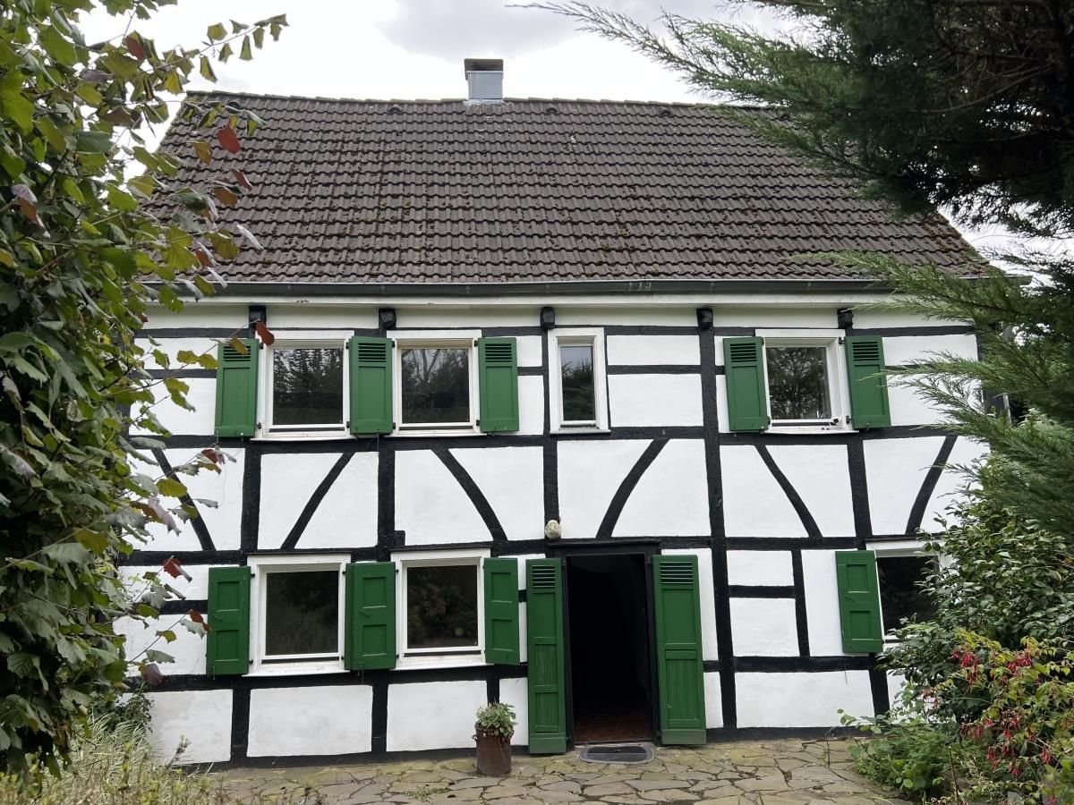 Einfamilienhaus zum Kauf 418.000 € 4 Zimmer 138,6 m²<br/>Wohnfläche 638 m²<br/>Grundstück ab sofort<br/>Verfügbarkeit Burscheider Str. 352 Bergisch Neukirchen Leverkusen 51381