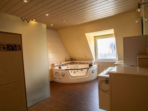 Wohnung zur Miete 890 € 4 Zimmer 103 m² 3. Geschoss Innenstadt Hof 95028