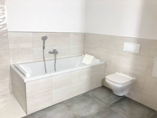 Wohnung zur Miete 1.330 € 4 Zimmer 133 m² 5 Geschosse frei ab sofort Am Steintor 17 Innenstadt Halle (Saale) 06112