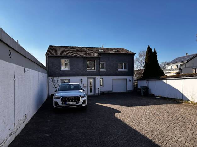 Haus zum Kauf 349.000 € 10 Zimmer 236 m² 713 m² Grundstück frei ab sofort Kölner Straße Bergerhof Radevormwald 42477