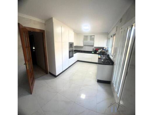 Haus zur Miete 700 € 3 Zimmer 242 m² Adra 04770