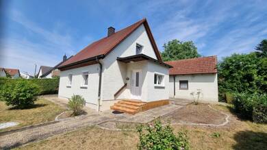 Einfamilienhaus zur Miete 1.540 € 4 Zimmer 90 m² 800 m² Grundstück frei ab sofort Regensburg 93057
