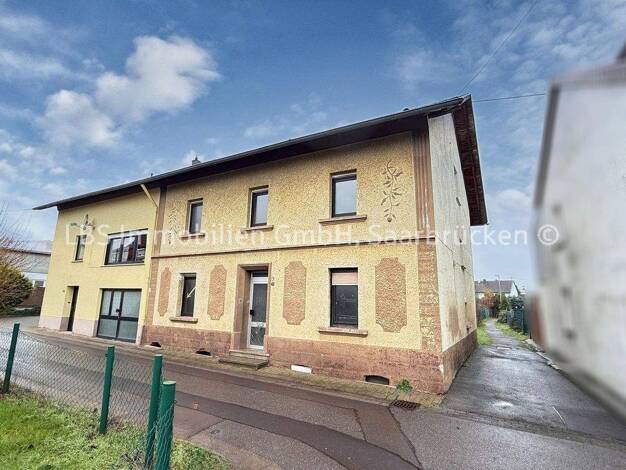 Einfamilienhaus zum Kauf 80.000 € 6 Zimmer 180 m² 323 m² Grundstück frei ab sofort Losheim 66679