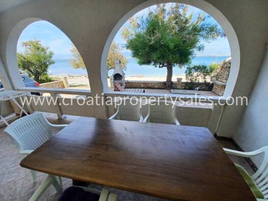 Einfamilienhaus zum Kauf 550.000 € 7 Zimmer 238 m² 210 m² Grundstück Zadar 23000