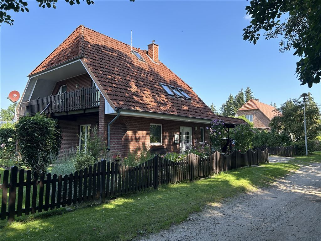 Einfamilienhaus zum Kauf 259.000 € 4 Zimmer 109,3 m²<br/>Wohnfläche 651 m²<br/>Grundstück Kuhstorf 19230