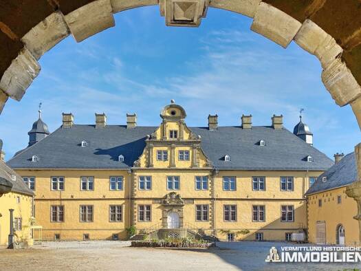 Schloss zum Kauf 2.800.000 € 77 Zimmer 2.530 m² 32.056 m² Grundstück Eringerfeld Geseke 59590