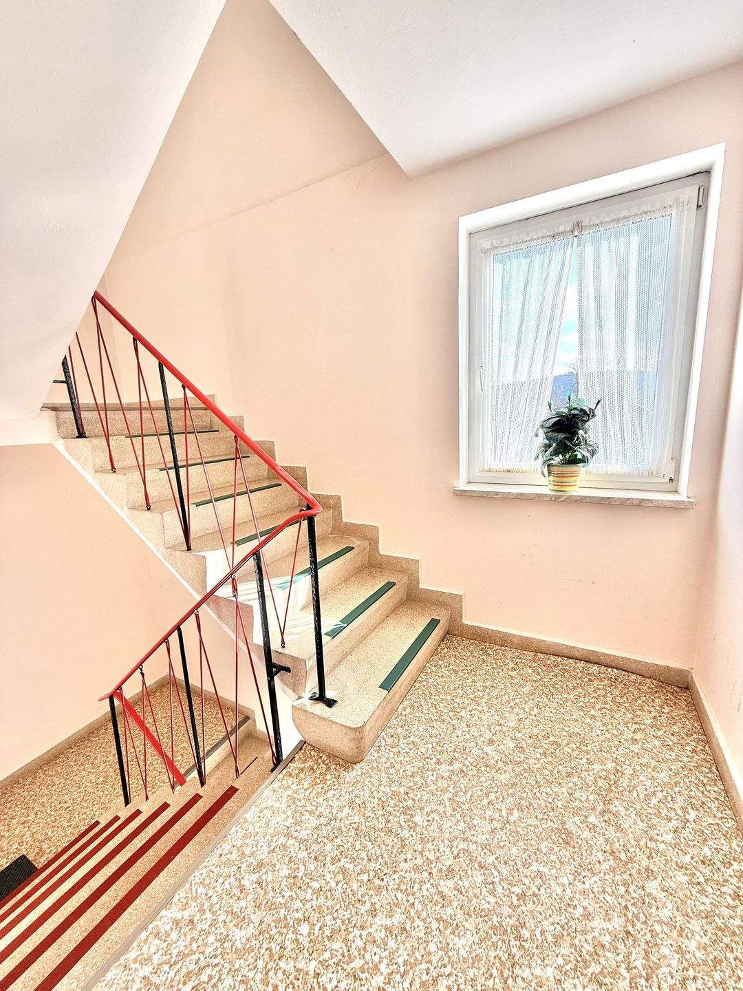 Immobilie in Pleystein - Einladendes Wohnhaus auf großem Grundstück - Bild 4