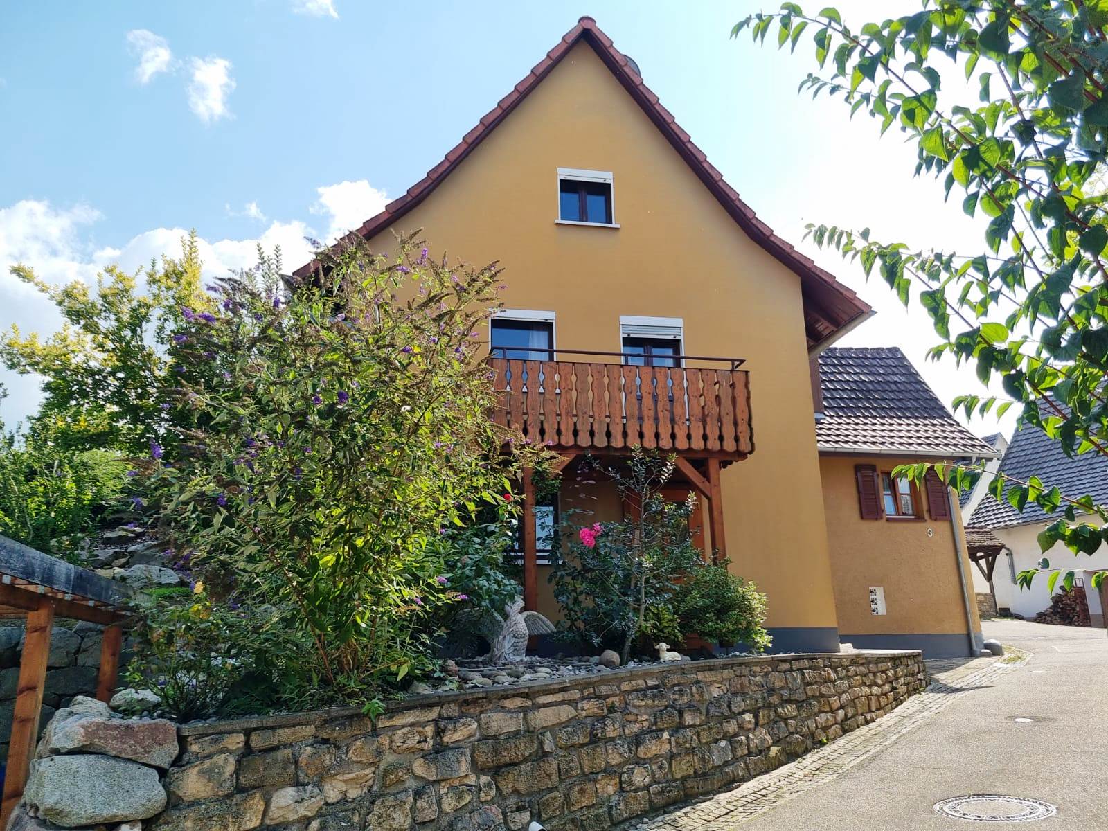 Einfamilienhaus zum Kauf 249.000 € 6 Zimmer 112,2 m²<br/>Wohnfläche 145 m²<br/>Grundstück Britzingen Müllheim 79379