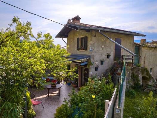 Rustico zur Versteigerung 4 Zimmer 72 m² 4.371 m² Grundstück Malcesine 37018