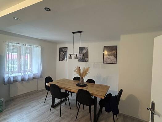 Haus zur Miete 1.350 € 5,5 Zimmer 125 m² Lauterhofen 92283